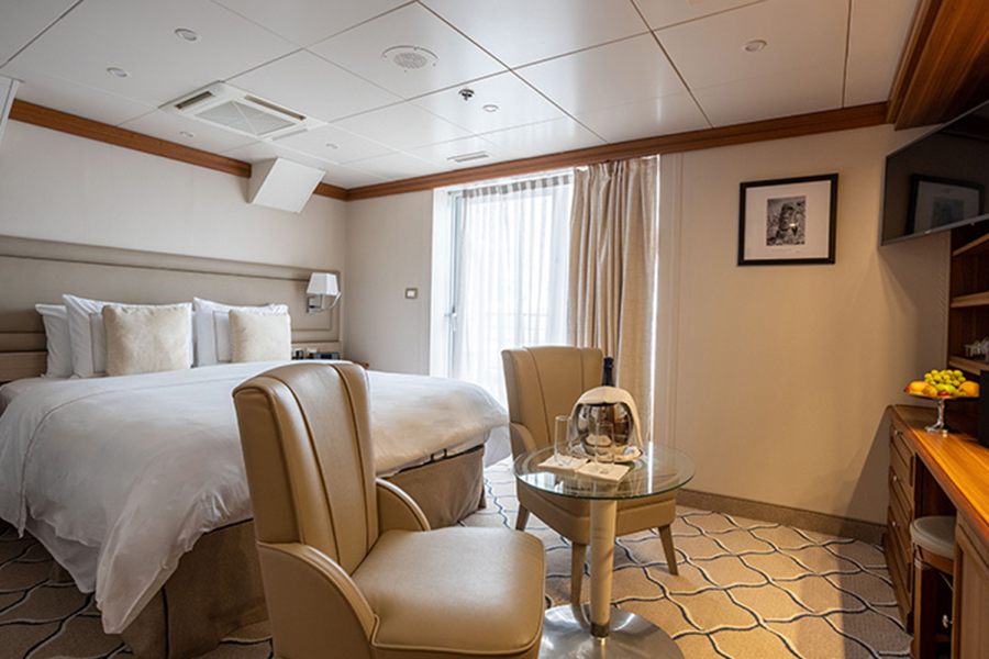 MV Discoverer Navigator Stateroom interior