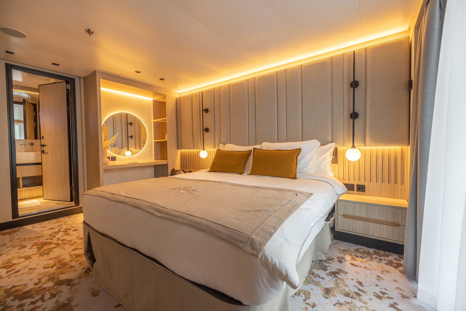 SH Vega Suite interior