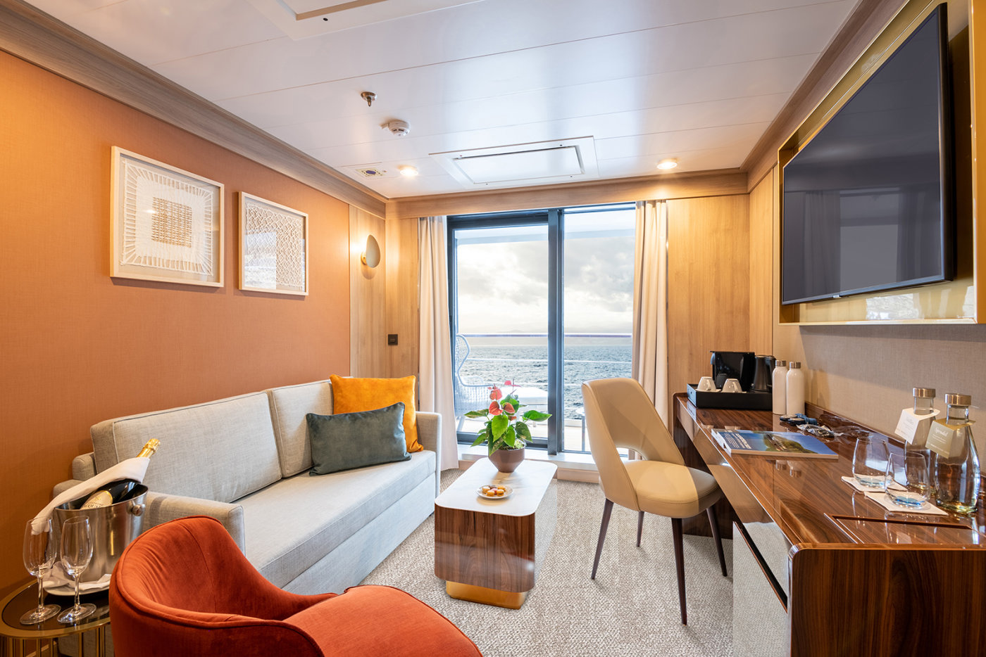 World Explorer Deluxe Suite interior