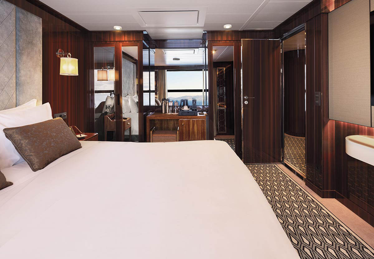 World Navigator Horizon Deluxe Suite interior