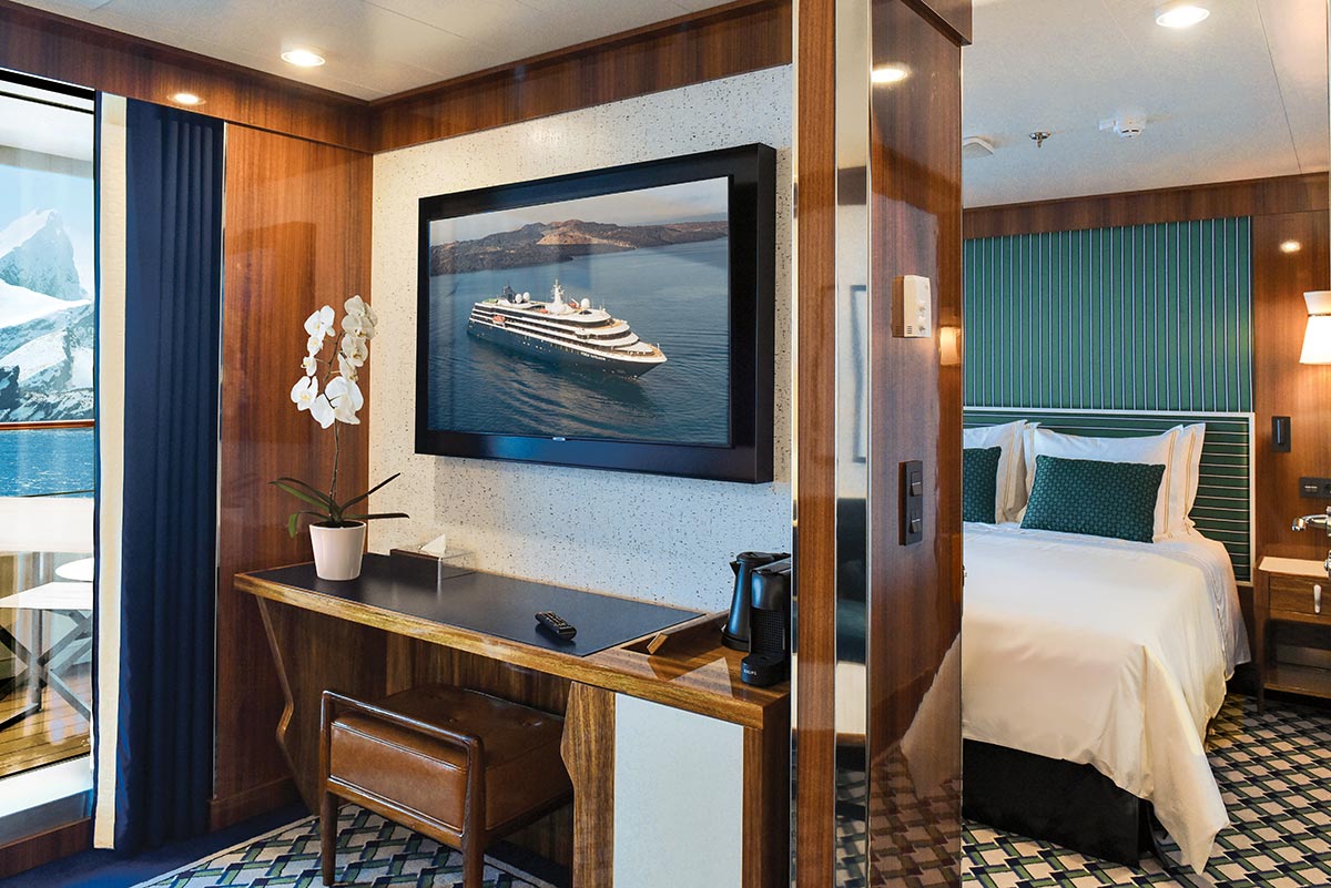 World Traveller Navigator Suite interior