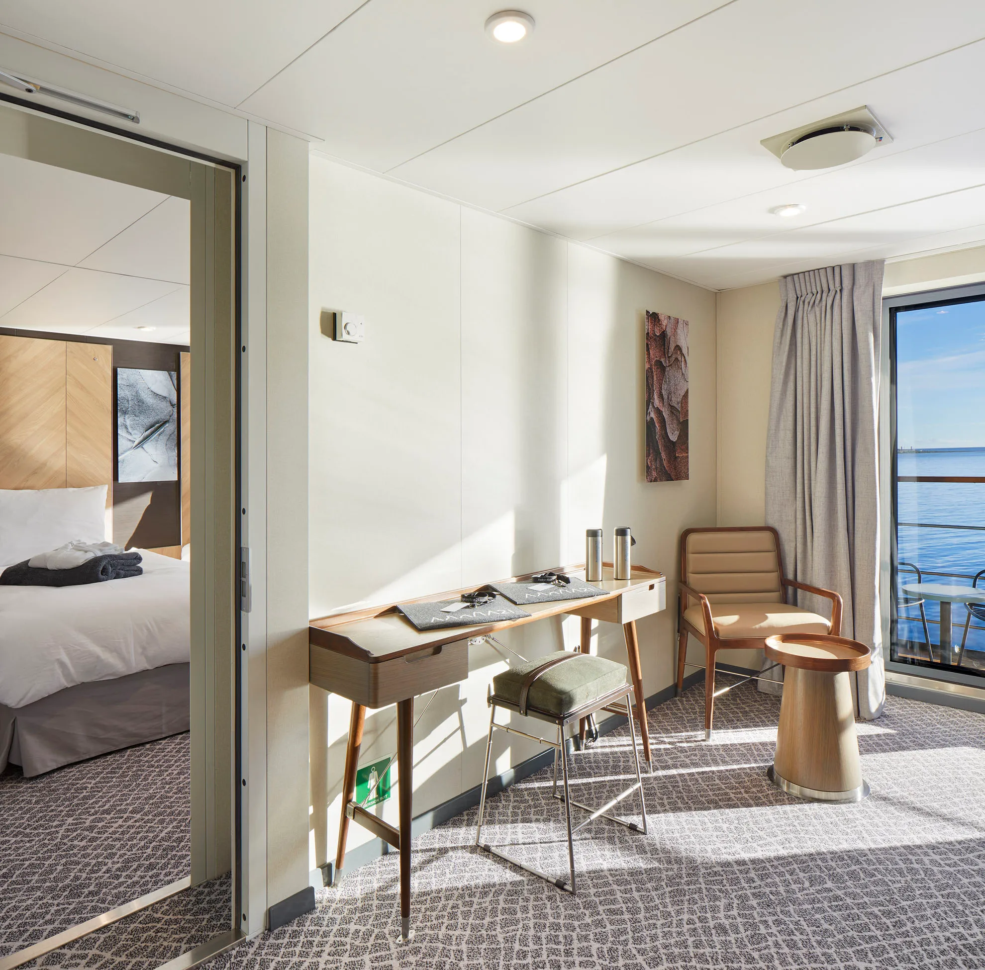 Magellan Explorer Deluxe Suite interior